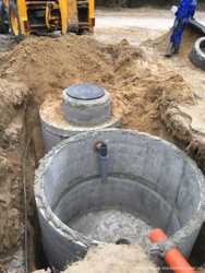 Копка каналізація вигрібна яма септик дренажний зливна яма 3