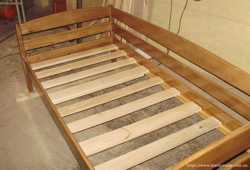 Кровать деревянная 3