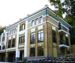 Отдельностоящее здание расположенное в центральной, исторической части г.Киева 1