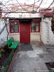 Продам дом с отдельным двором и гаражом на Скороходова