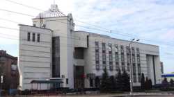 В Киеве 4-х этажное отдельностоящее здание. 