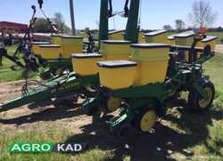 Сеялка пневматическая точного высева JOHN DEERE 7200 1