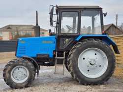 Экспортный б/у трактор 2007 года выпуска Беларус Мтз 892 89 л/с + плуг 3