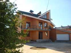 Продам дом в Киеве (665 кв.м. / 19 соток приват. земли).