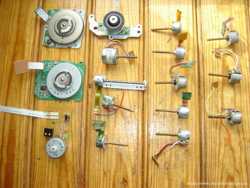 16 шт. шаговых электродвигателей от флоппи дисководов 3,5 дюйма и CD приводов